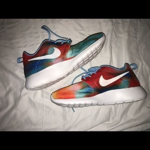 nike roshe run tie dye